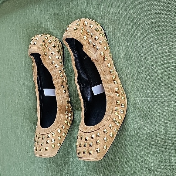Donald J. Pliner Tan Flats with Gold Studs 6.5/7 - Picture 2 of 10